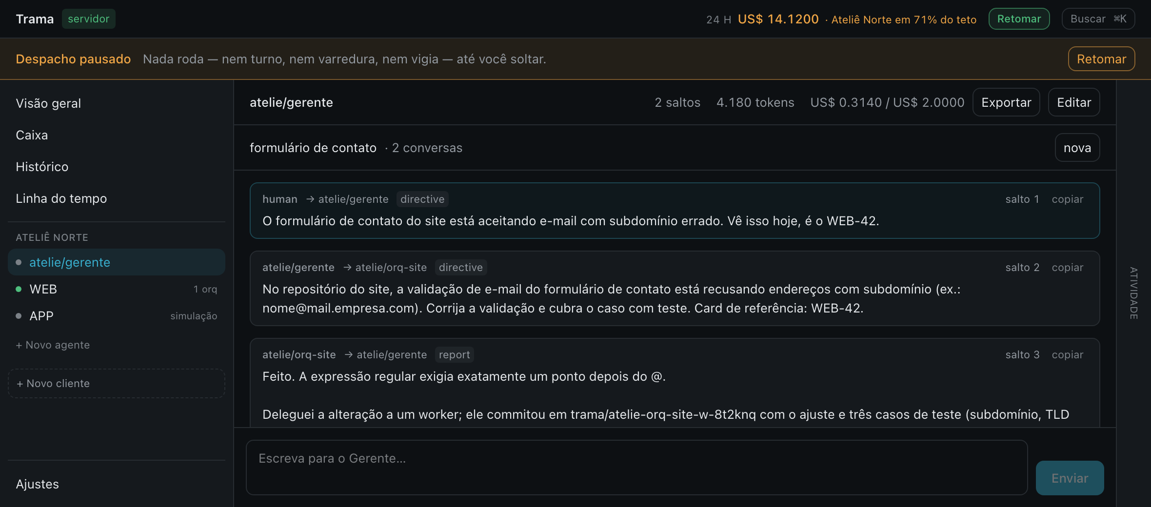 A janela do Trama com o freio puxado: no topo, o gasto de 24 h em US$ 14,12 e o aviso de que o cliente está em 71% do teto; abaixo, uma faixa âmbar dizendo “Despacho pausado — nada roda, nem turno, nem varredura, nem vigia — até você soltar”.